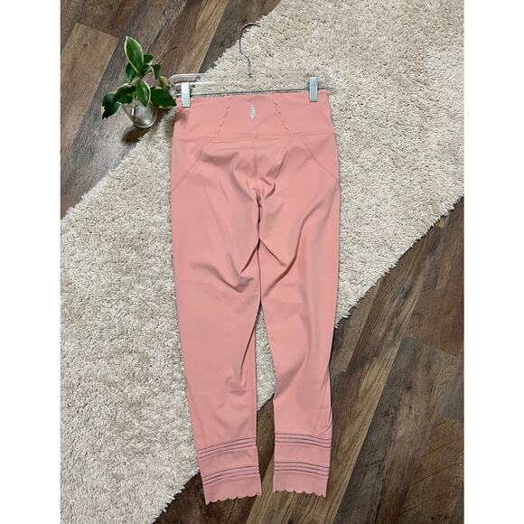 Free People Movement Small Pink Scallop Genesis 7/8 Length High Waisted Leggings - Picture 2 of 9